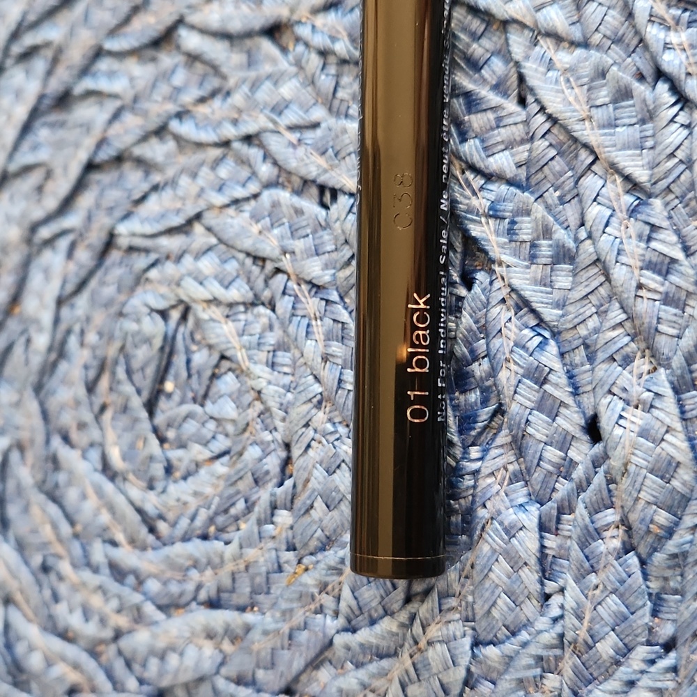 Clinique Women's Make-up - Picture 3 of 3